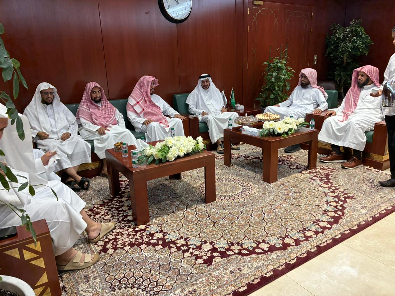 فضيلة عميد المعهد العالي للقضاء أ.د. عبدالله بن أحمدسالم المحمادي يستقبل أعضاء هيئة التدريس بمناسبة بدء العام الجامعي الجديد 1447هـ