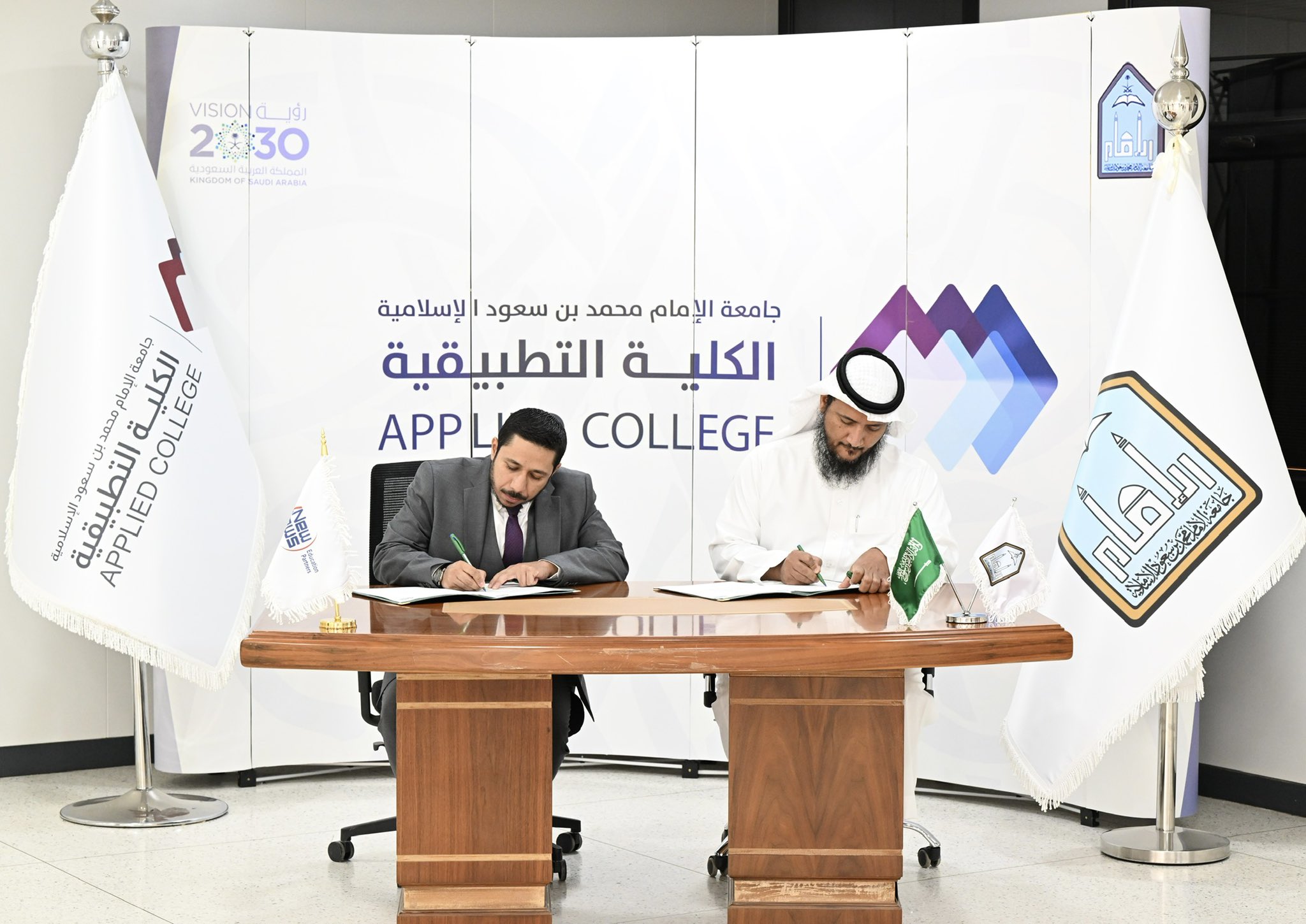 F5RHCCZaQAApZiF.jfif